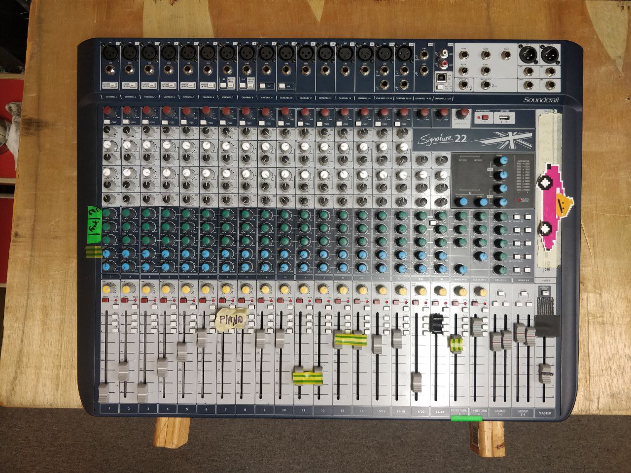 Soundcraft Signature 22
